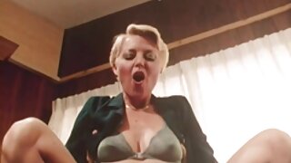 و این الهه جنسی بلند و مو فرفری، کلودیا ولنتاین، مجبور نبود برای مدت طولانی شکار کند - طعمه او با یک نوار لعنتی به گردنش به فیلم پورن عمو جانی در خانه او آمد!